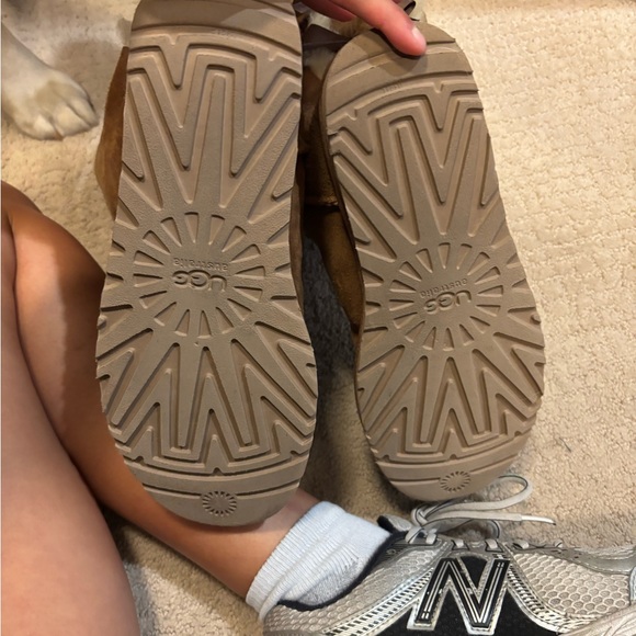 UGG Tan Winter Boots with Plush Lining - Picture 5 of 6